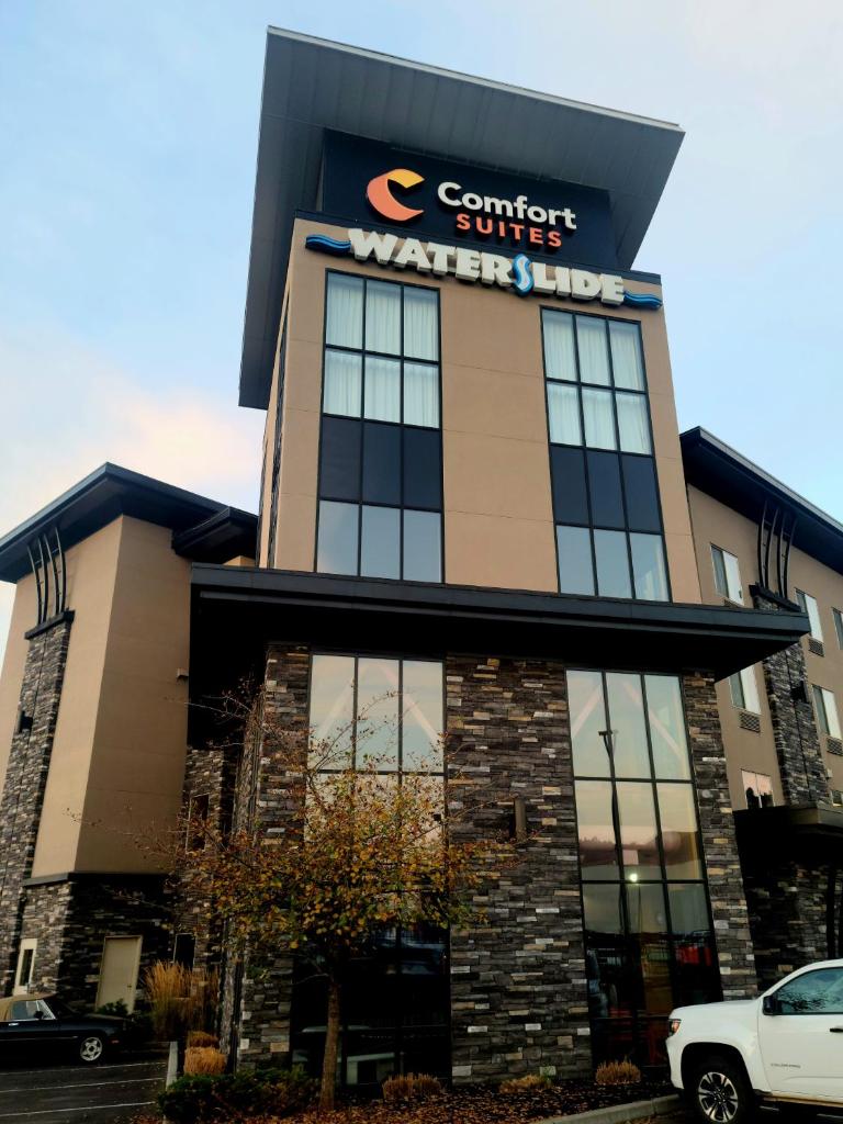 Comfort Suites Kelowna