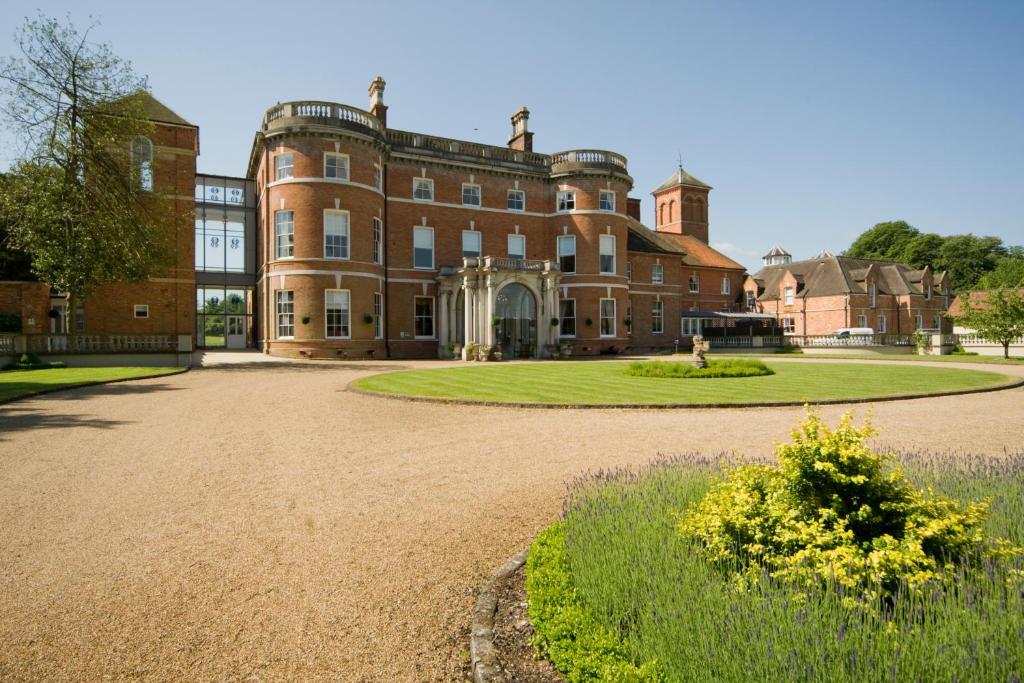 Oakley Hall Hotel