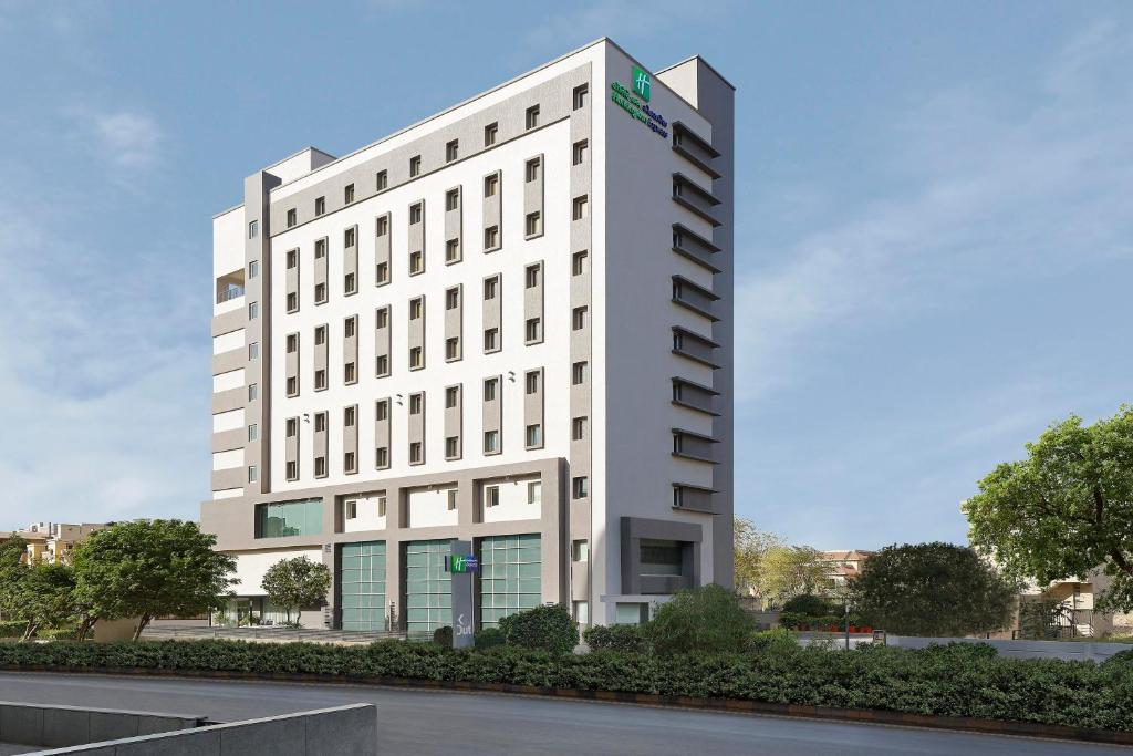 Holiday Inn Express Ahmedabad Prahlad Nagar