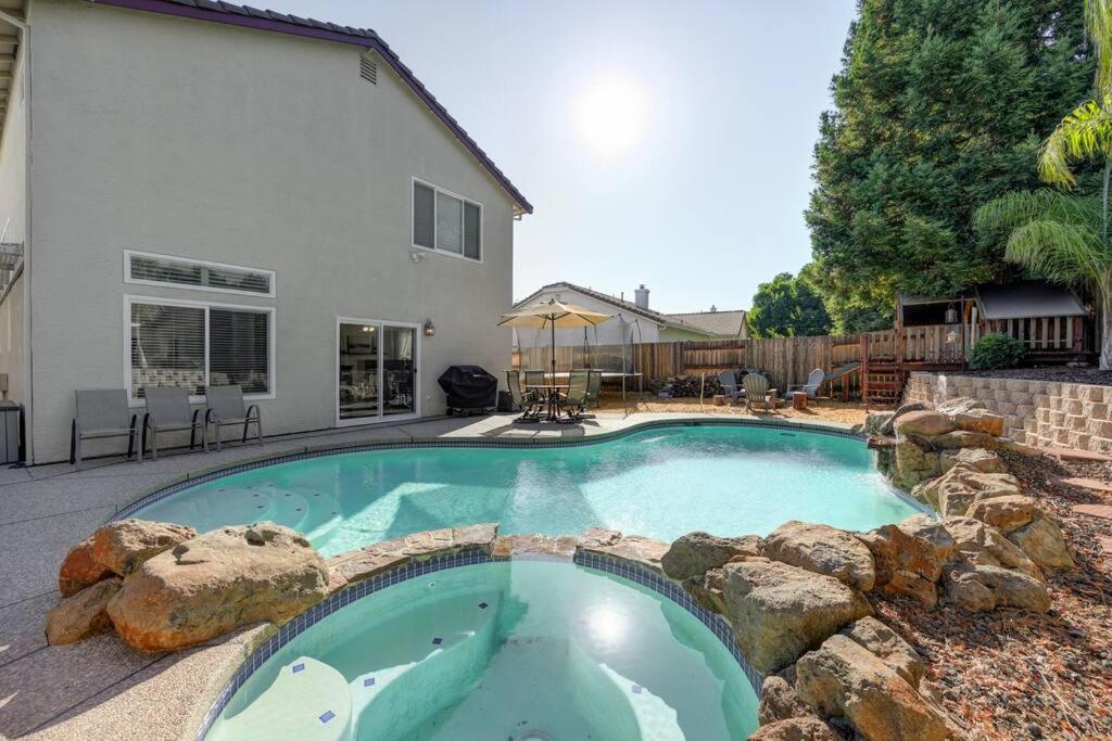 Relaxing Rocklin Getaway Spacious Home with Pool