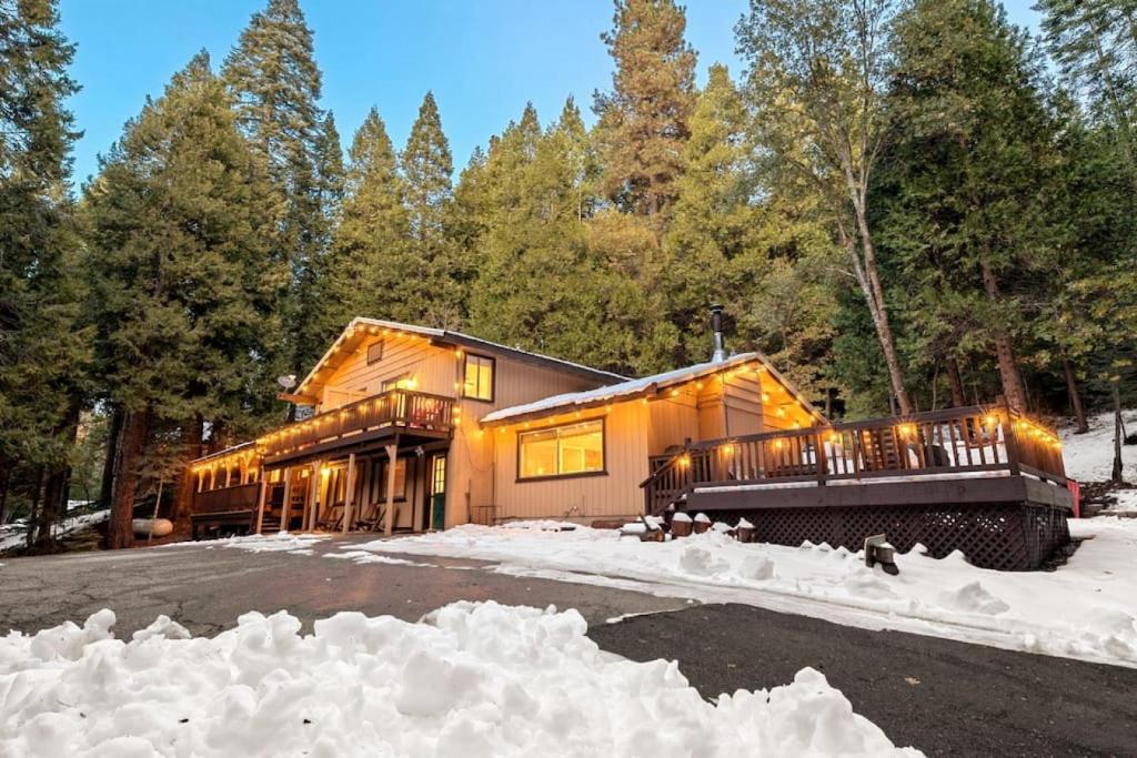 Sugarpine Trailhead Lodge at Lewis Creek Upper Trailhead just 7 miles from Yosemite