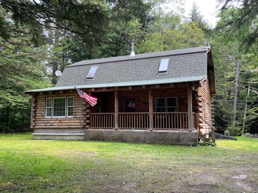 Rustic Retreat Cozy Log Cabin