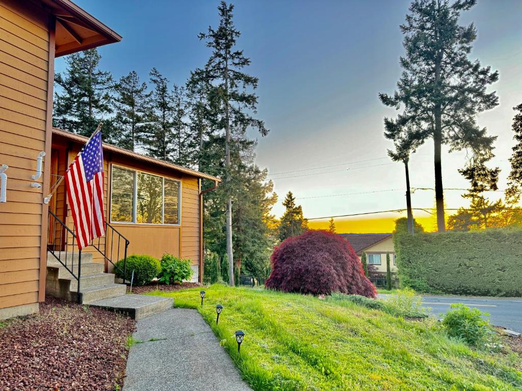 BeSa Homestay near beach and SeaTac Airport - Shared bathroom with max 2 guests