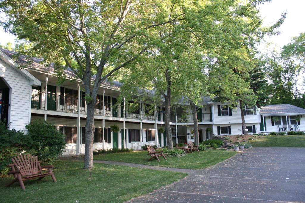 Parkside Inn