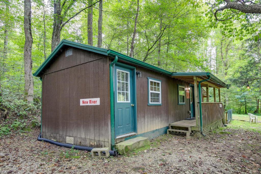 Briceville Cabin with River Access and Mountain Views!