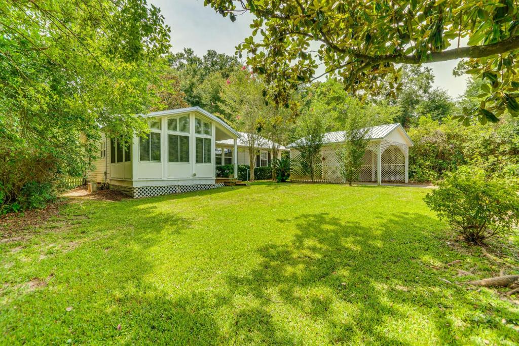 Charming Fairhope Home about 2 Mi to North Beach Park!