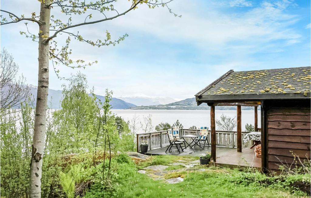 Beautiful Home In Balestrand With Kitchen