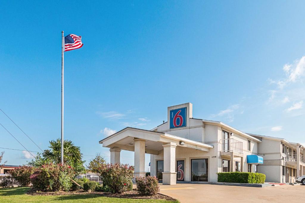 Motel 6-Lancaster, TX - DeSoto - Lancaster