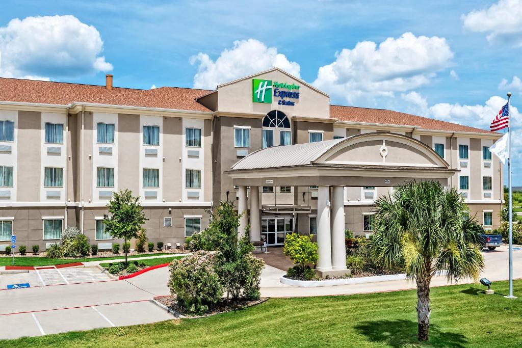 Holiday Inn Express & Suites Cotulla, an IHG Hotel