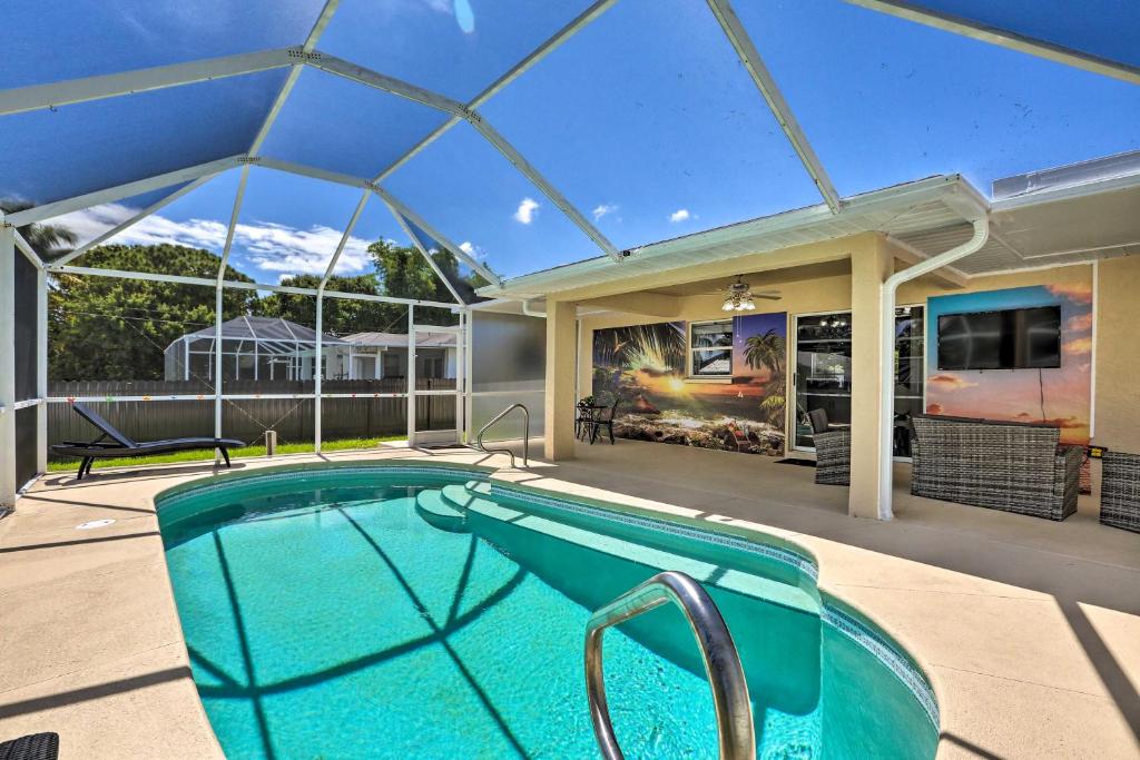 Charming N Fort Meyers Retreat Pool and Lanai!