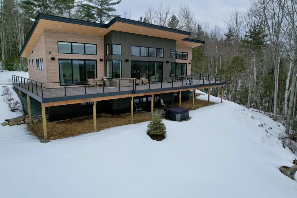 1A Maple Lodge Stunning luxury Scandinavian style home with great views